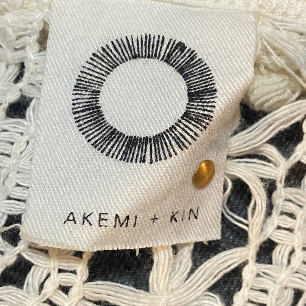 ANTHRO | Akemi + Kin Crop Sweater - Picture 5 of 6
